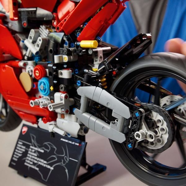 LEGO Technic Мотоцикл Ducati Panigale V4 S 1603 деталі (42202) 100095 фото
